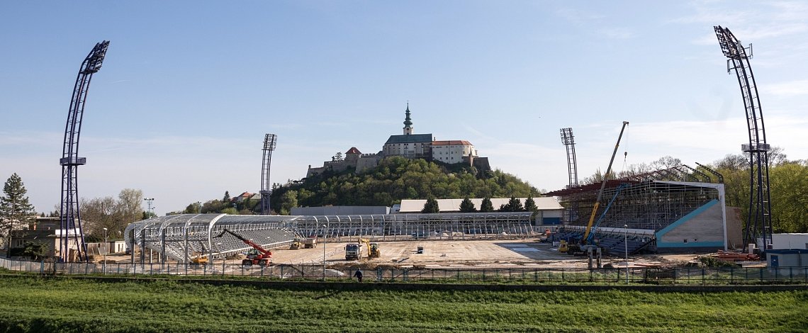 Všetko sa chystá na premiéru proti DAC